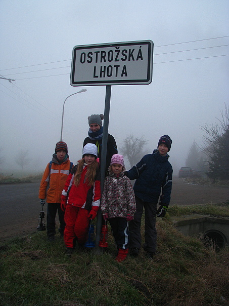 Skupinová fotka na začátku cesty