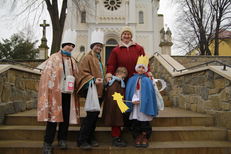 Skupinka koledníčků s Ludmilou Pavelkovou