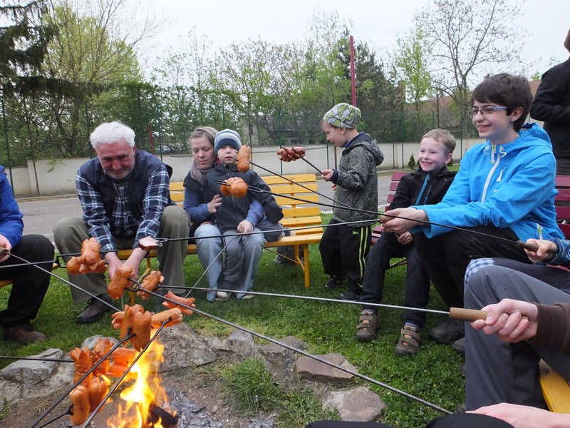 Večeře v podobě špekáčku nesmí chybět