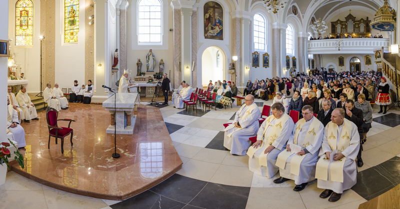 Svěcení otláře - fotografie